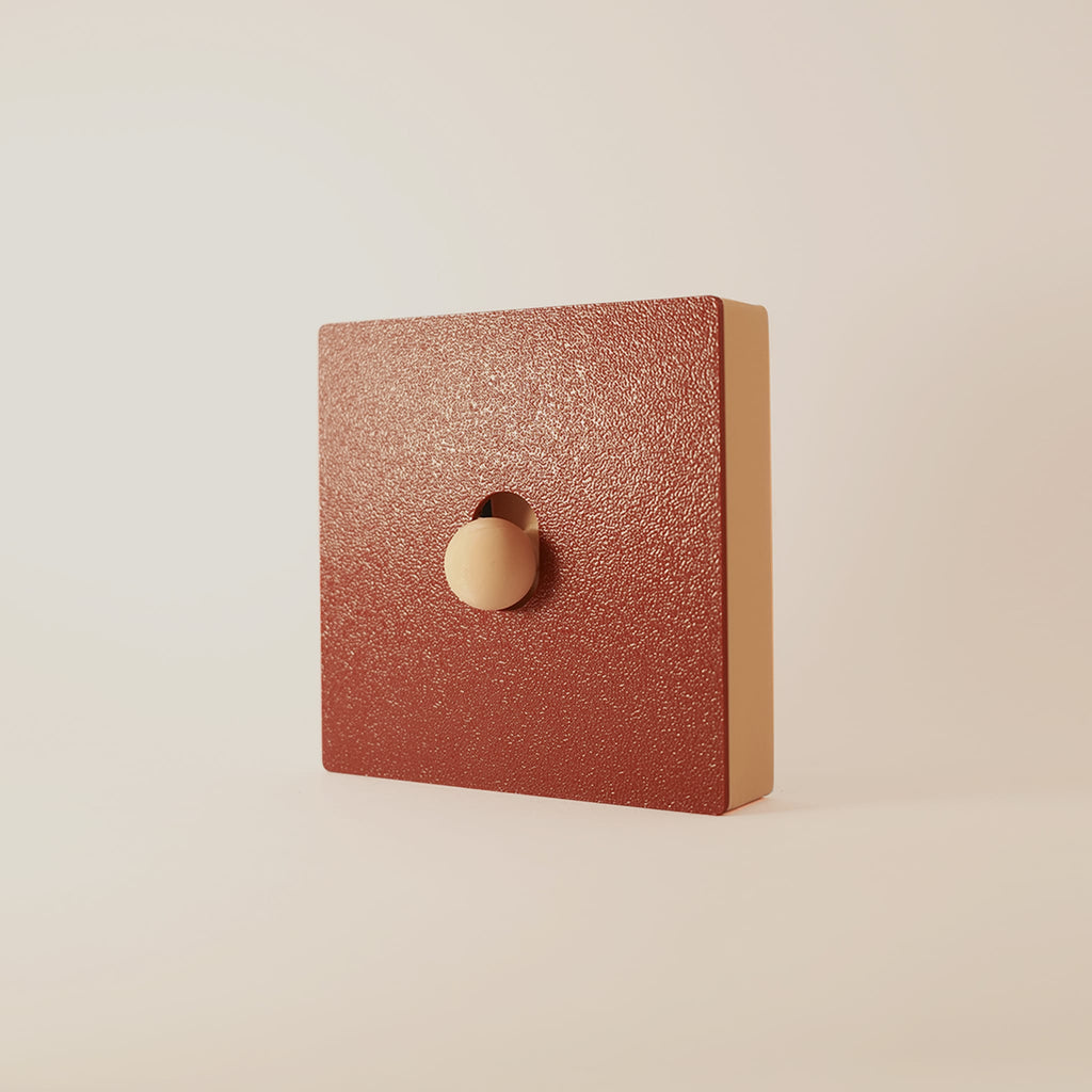 Cache interrupteur Érable modulable rouge érable et beige, vue de profil
