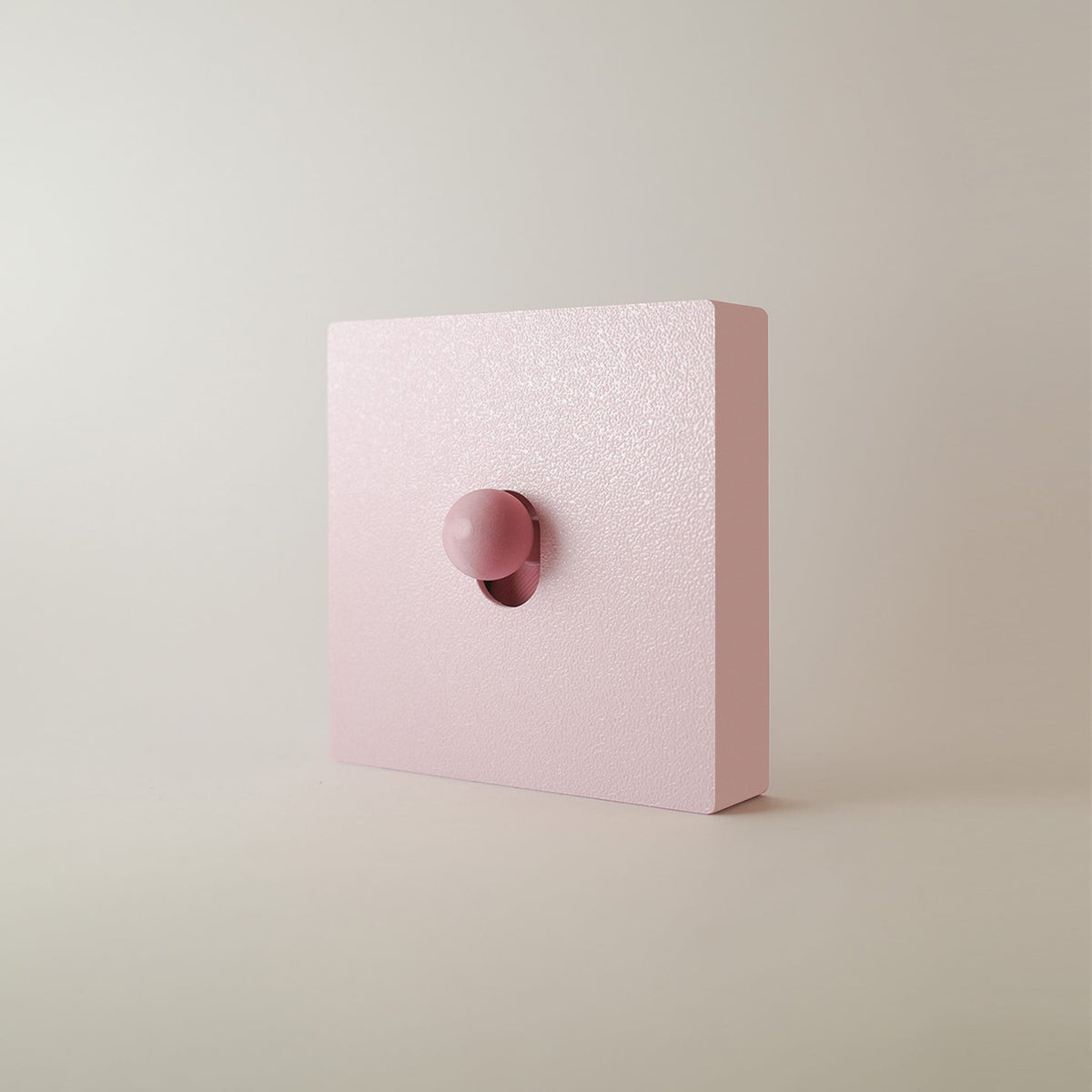 Cache interrupteur Mallow monobloc rose poudré, façade et cadre en une seule pièce, bouton rose pivoine